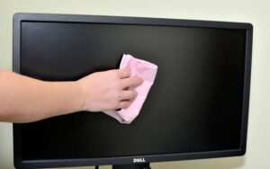 پاک و تمیز کردن صفحه تلویزیون LCD - LED یا پنل