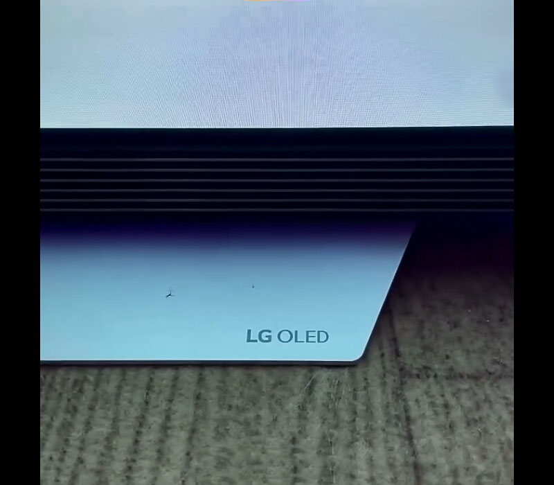 تلویزیون اولد OLED الجی LG که دچار پیکسل های سوخته است